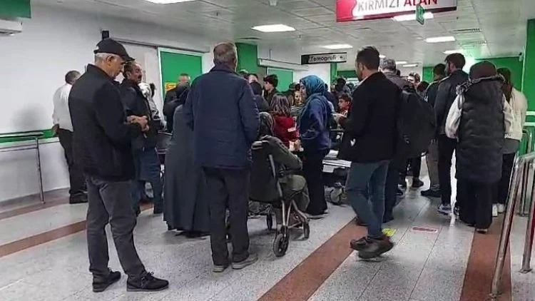 Erzurumda Okul Çıkışı İzdihamı 21 Öğrenci Hastaneye Kaldırıldı