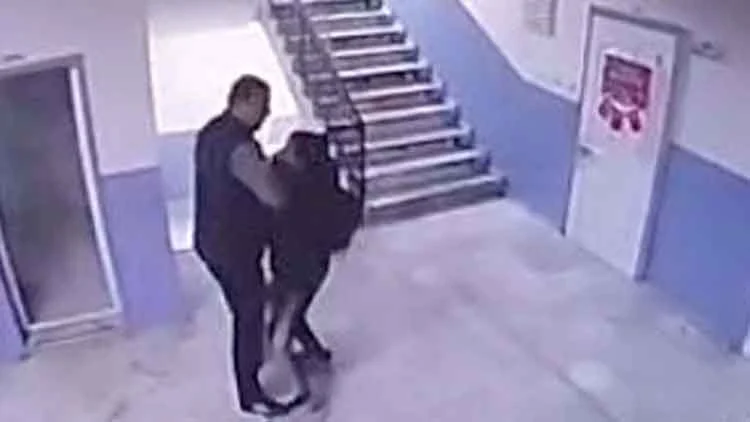 Otizmli Öğrenciyi İttiği İddia Edilen Okul Müdürü Hakkında Soruşturma Başlatıldı