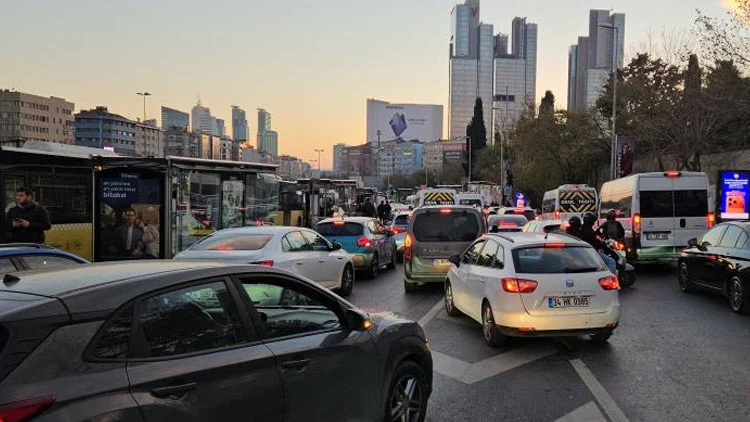 İstanbul Okulların Açılmasıyla Güne Yoğun Trafikle Başladı