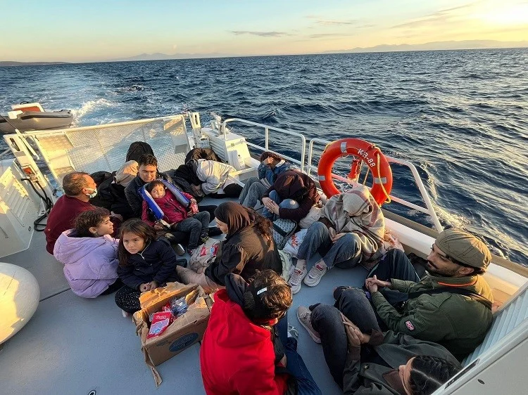 Bodrum Açıklarında Düzensiz Göçmenler Sahil Güvenlik Tarafından Yakalandı Ve Kurtarıldı