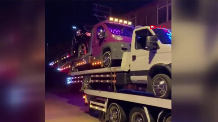 Sakarya’da Çekici Üzerinde Üç Çekici Taşıyan Sürücülere Ağır Cezalar Kesildi