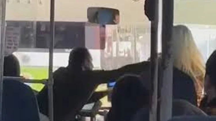 Halk Otobüsünde Şoför Ve Kadın Yolcu Arasında Çıkan Kavga Kameraya Yansıdı