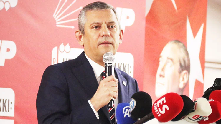 Özgür Özel Gençlerin Ülke Dışında Hayal Kurmasını Bir Beka Sorunu Olarak Niteledi