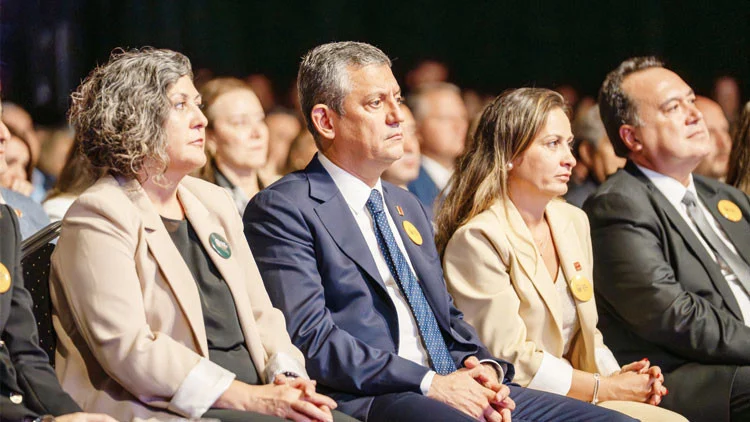 CHP Genel Başkanı Özel Gazze’de Barış Gücü İçin Türkiye’nin Sorumluluk Almasını Desteklediklerini Açıkladı