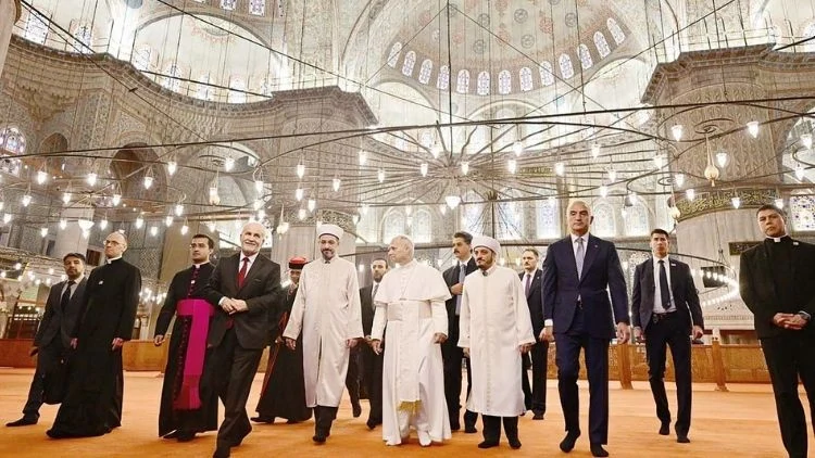Papa Ondördüncü Leo İstanbul’da Farklı İnanç Liderleriyle Bir Araya Geldi