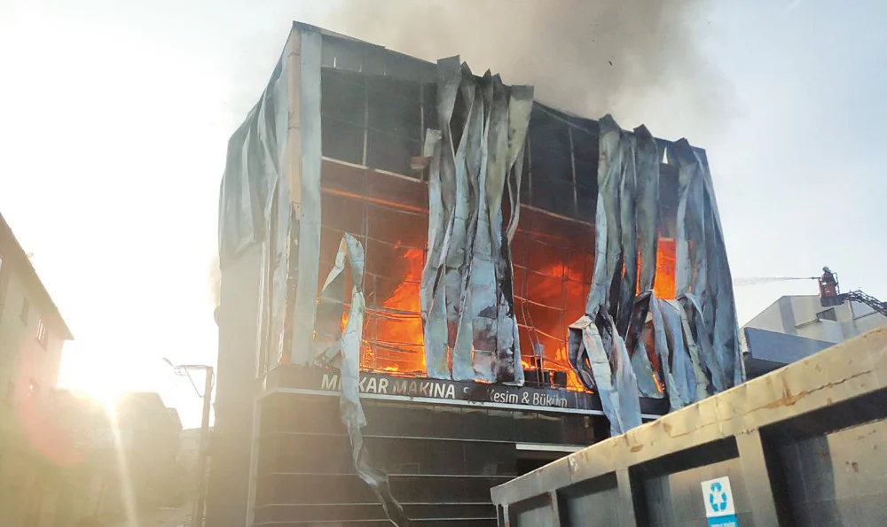 Kocaeli Dilovası’ndaki Parfüm Fabrikası Yangınında Altı Kadın Yaşamını Yitirdi Yedi Kişi Yaralandı