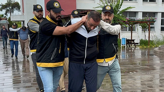 Pastaneye El Bombası Atılmasıyla İlgili Dört Şüpheli Tutuklandı