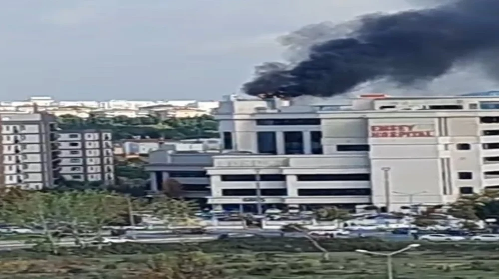 Pendik Özel Emsey Hastanesi Çatısında Yangın Paniğe Neden Oldu