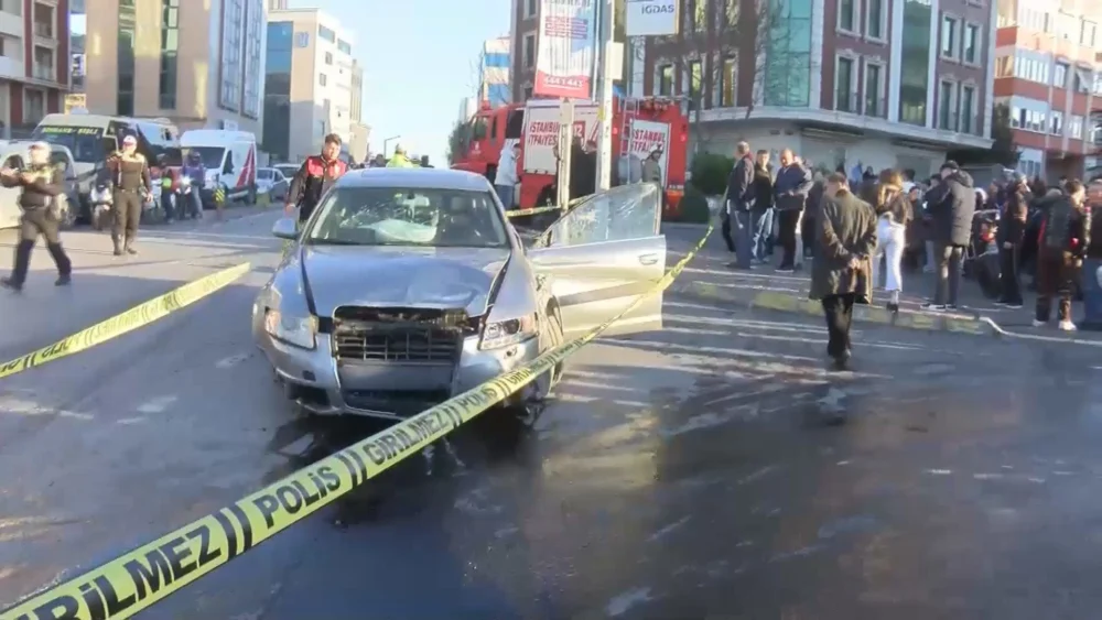 Şişli’de Ters Yöne Giren Otomobil Yaya Geçidinde 5 Kişiyi Yaraladı