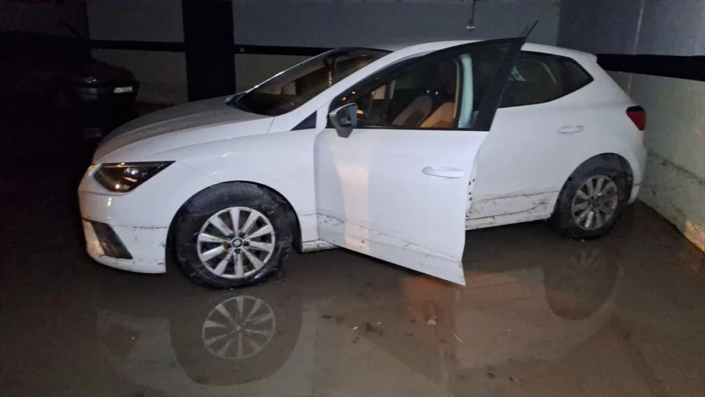 İstasyon Mahallesi’ndeki Site Otoparkını Sel Bastı Yedi Araç Hasar Gördü Yetkililer Önlem Almadı