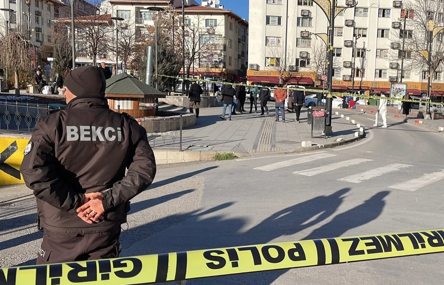 Sivas’ta Bomba Paniği Yaratan Şüpheli Ayakkabı Kutusu Fünye İle İmha Edildi