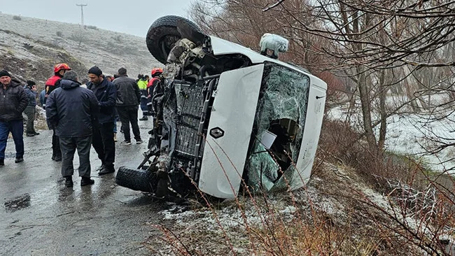 Sivas’ta Öğrenci Servisi Devrildi 15 Kişi Yaralandı