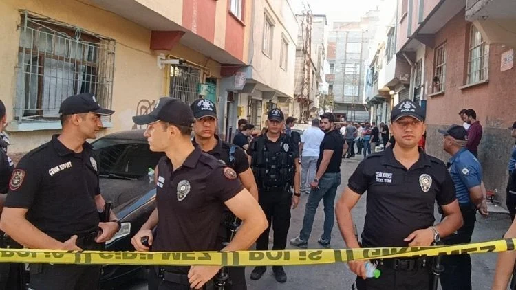Karşıyaka’da Boşanma Aşamasındaki Eşini Öldüren Adam İntihar Etti