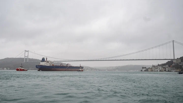İstanbul Boğazı’nda Makine Arızası Yapan Gemi Trafiği Yeniden Açıldı