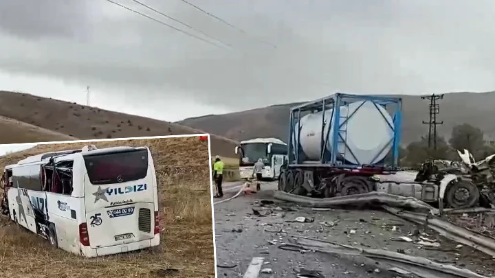 Sivas’ta Otobüs İle Tır Çarpışması Sonucu 3’Ü Ağır 18 Kişi Yaralandı
