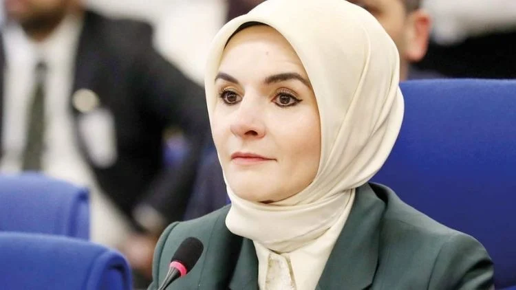 Sosyal Medyaya Ebeveyn Denetimli Yaş Kısıtlaması İle Doğum İzni Süresinin Uzatılması Masada