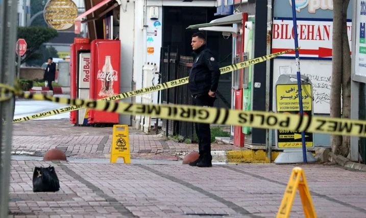 Antalya’da Şüpheli Çantadan Kişisel Eşyalar Çıktı Bipolar Rahatsızlığı Olan Kadın Yakalandı