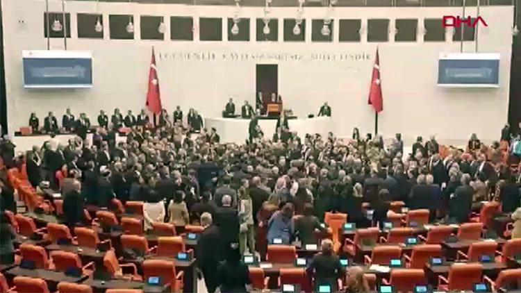 TBMM’de 2026 Yılı Bütçe Görüşmelerinde Gerilim Tırmandı Yumruklar Konuştu