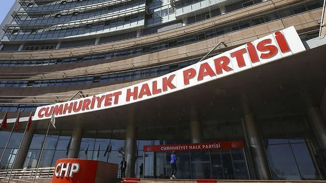 Cumhuriyet Halk Partisi’Nde Gürsel Tekin Ve Barış Yarkadaş Dahil 6 İsmin İhraç Kararı Tartışmalara Yol Açtı