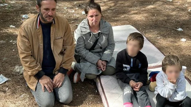 Televizyonda Evlenen Avcı Ailesi Yine Evsiz Kaldı Çocuklarıyla Ormanda Yaşam Mücadelesi Veriyor