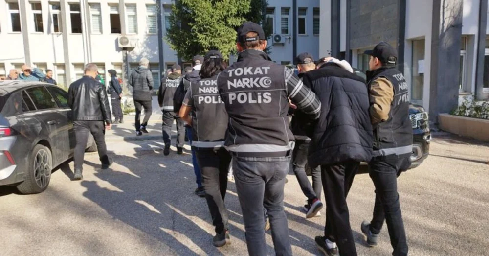 Tokat’taki Uyuşturucu Operasyonunda Üç Kişi Tutuklandı Toplam 640 Sentetik Ecza Ele Geçirildi