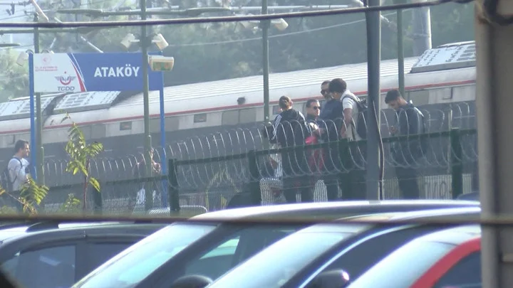 Marmaray İstasyonunda Talihsiz Olay Bir Kadının Ayağı Tren İle Duvar Arasına Sıkıştı
