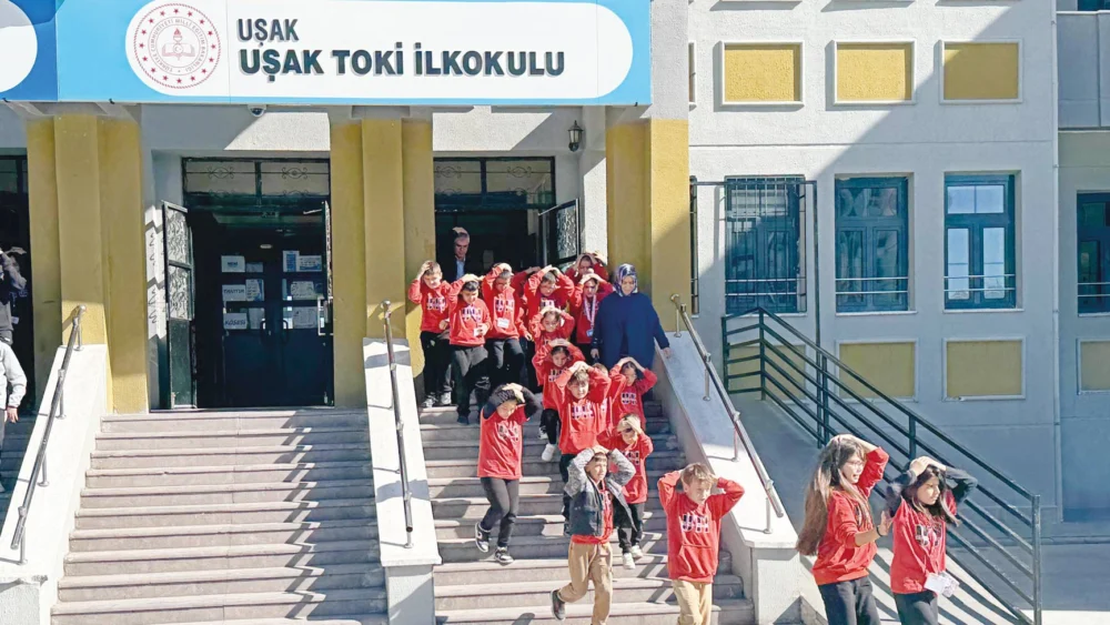 Milli Eğitim Bakanlığı Ülke Genelindeki Tüm Okullarda Eş Zamanlı Afet Tatbikatları Gerçekleştirdi