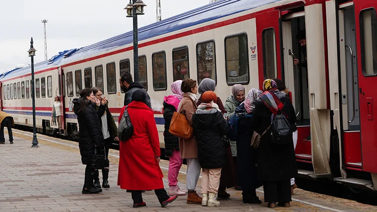 Turistik Doğu Ekspresi 2024-2025 Kış Sezonu Seferlerine Başladı Bilet Fiyatları Güncellendi