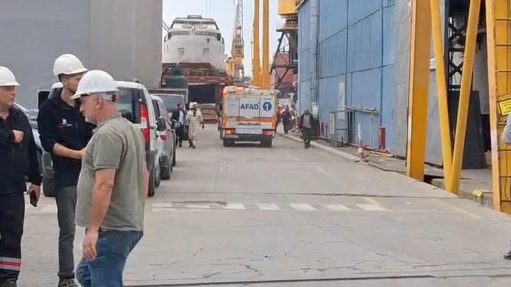 Tuzla Tersanesi’nde Gemi Patlaması Bir Çalışanın Ölümüne Üç Kişinin Yaralanmasına Yol Açtı