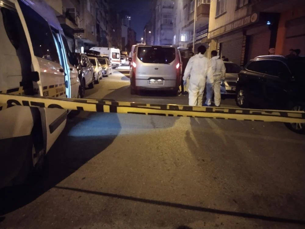 Ümraniye’de Cinnet Geçiren Baba Oğlunu Ve Kardeşini Öldürdü