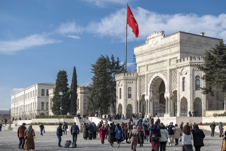 Üniversite Eğitimi Başarılı Öğrenciler İçin Üç Yılda Tamamlanabilecek