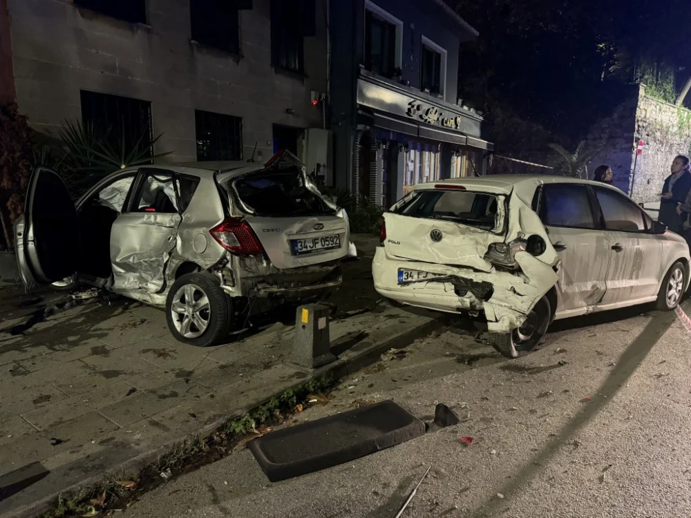 Üsküdar Kuzguncuk’ta Alkollü Sürücünün Karıştığı Kazada İki Kişi Yaralandı Birinin Durumu Ciddi