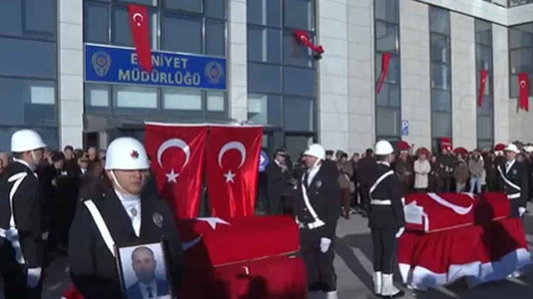 Yalova Emniyeti’nde şehit polisler için tören | Bakan Yerlikaya’dan terörle mücadelede kararlılık mesajı