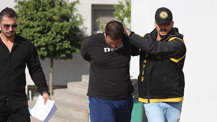 Yasak Aşka Suçüstü Yapan Ağabey İç Çamaşırıyla Kaçan Adamı Sokakta Öldürdü