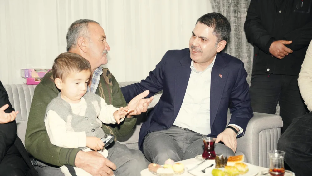Bakan Kurum Kahramanmaraş’ta Depremzede Ailenin Yeni Konutunda Büyük Sevinci Paylaştı