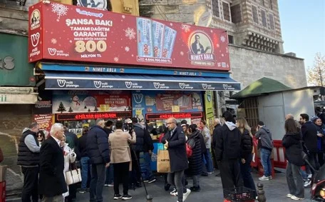 Milli Piyango 800 Milyon Liralık Yılbaşı İkramiyesi İçin Nimet Abla Gişelerinde Yoğunluk Arttı