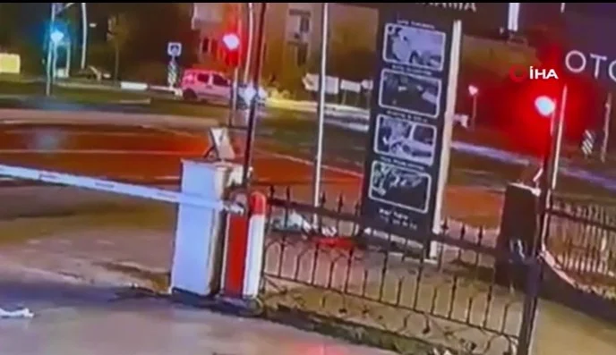 Büyükçekmece’deki Polis Kovalamacası Kazasında Bir Kişi Yaşamını Yitirdi Dört Kişi Yaralandı